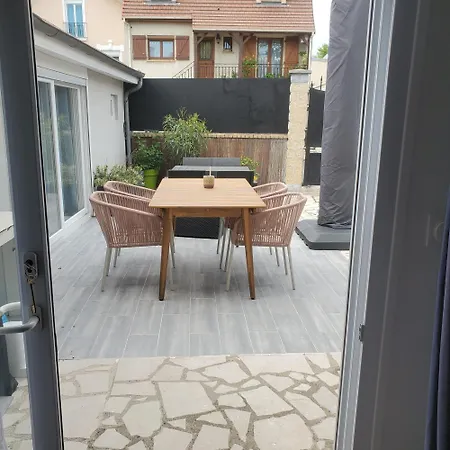 Maison Bords De Marne Holiday home